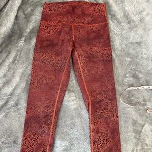 EUC lululemon Wunder Under sz 8